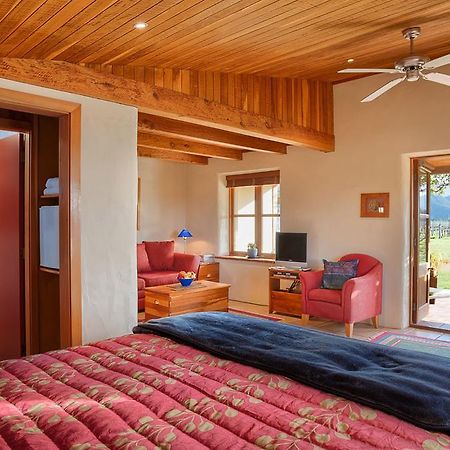 Renwick Straw Lodge Vineyard And Boutique Lodging חדר תמונה