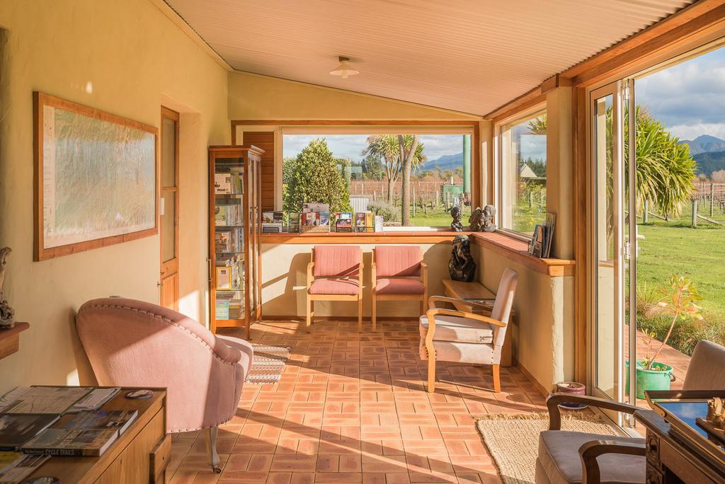 Renwick Straw Lodge Vineyard And Boutique Lodging מראה חיצוני תמונה